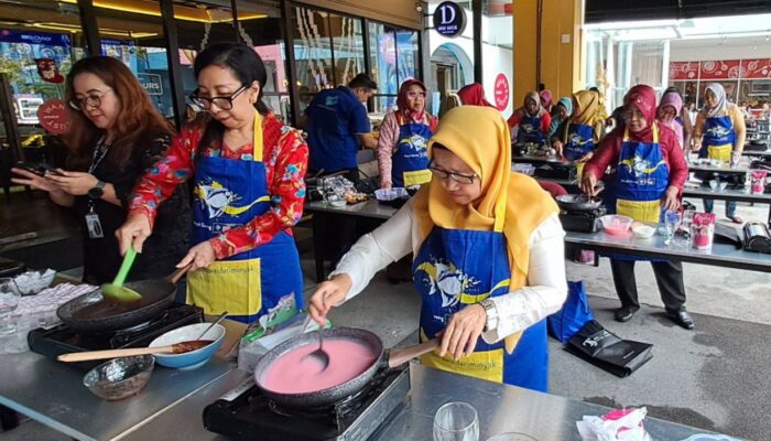 ARTOTEL TS Suites Ajak Ibu-ibu Warakawuri Unjuk Gigi di Dapur