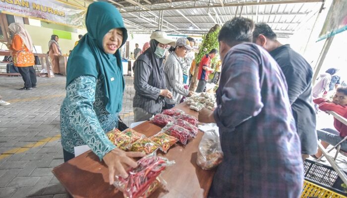 Redam Inflasi, Pemkot Surabaya Gelar Gerakan Pangan Murah di Gununganyar