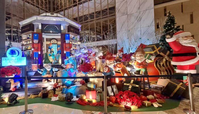 Santa Gift Shop: Surga Natal di DoubleTree by Hilton Surabaya