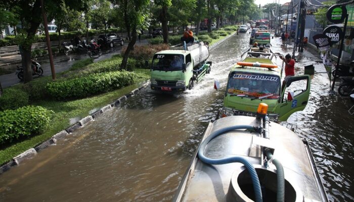 BMKG Sebut Pasang Air Laut Sebabkan Banjir di Surabaya Lama Surut