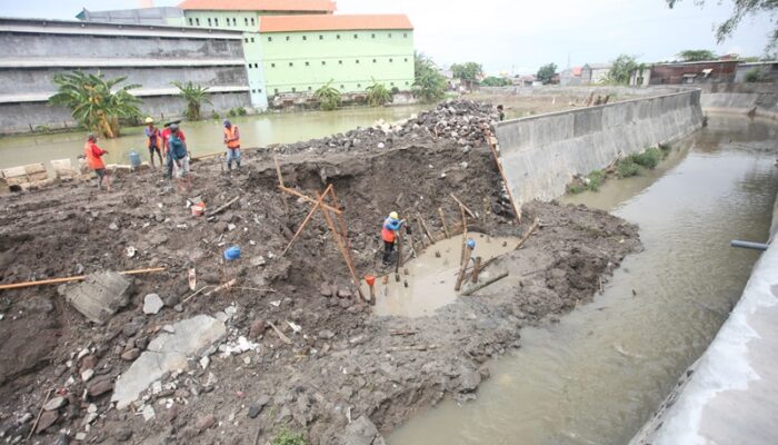 Antisipasi Banjir di Surabaya, Wali Kota Eri Kembalikan Fungsi Bozem Makam Putat hingga Bangun Saluran di Pakal