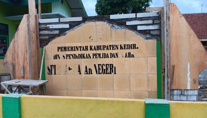 LSM KIPPN KEDIRI Minta Dispendik Kabupaten Kediri Periksa Dana Pembangunan Gapuro SDN Sukomoro