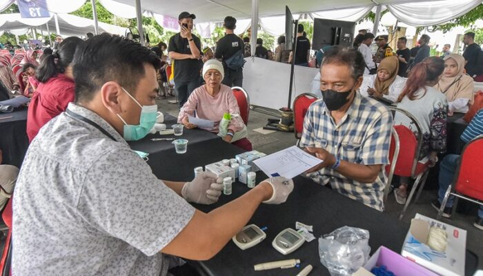 Sambut Natal, Pemkot Surabaya Bersama Yayasan Mawar Sharon Gelar Layanan Pengobatan Gratis