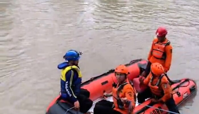 Tim SAR Gabungan Lakukan Pencarian Pria Diduga Tenggelam di Sungai Jagir Surabaya