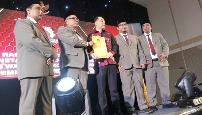 KPU Surabaya Tetapkan Eri-Armuji Sebagai Pemenang Pilkada Tahun 2024