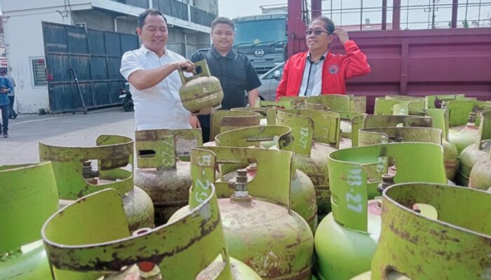 Pastikan Distribusi LPG 3 Kg Tidak Menyulitkan Rakyat, Fraksi PDIP DPRD Surabaya Sidak ke Pangkalan