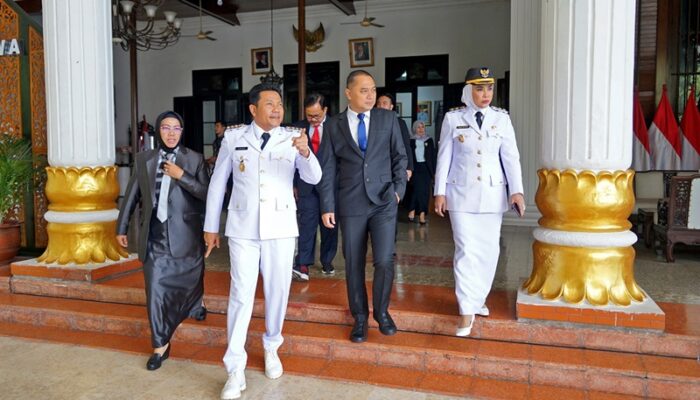 Dorong Aglomerasi Wilayah, Wali Kota Eri Cahyadi Ajak Bupati Sidoarjo Koneksikan Jalan hingga Ekonomi