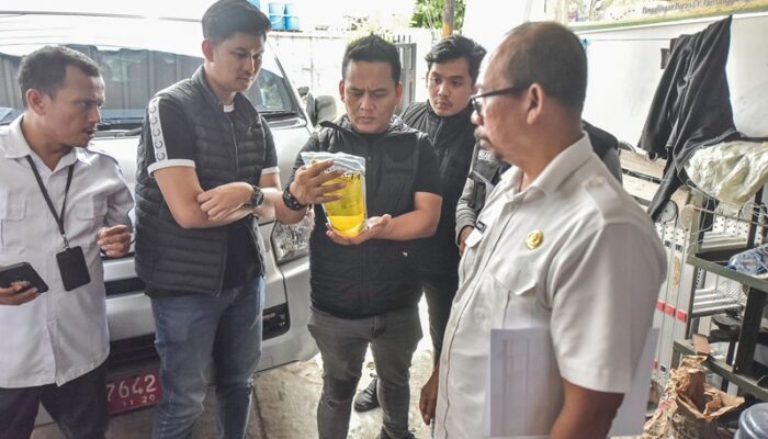 Sidak Bapokting, Pemkot Surabaya Temukan Minyak Kita Tak Sesuai Takaran
