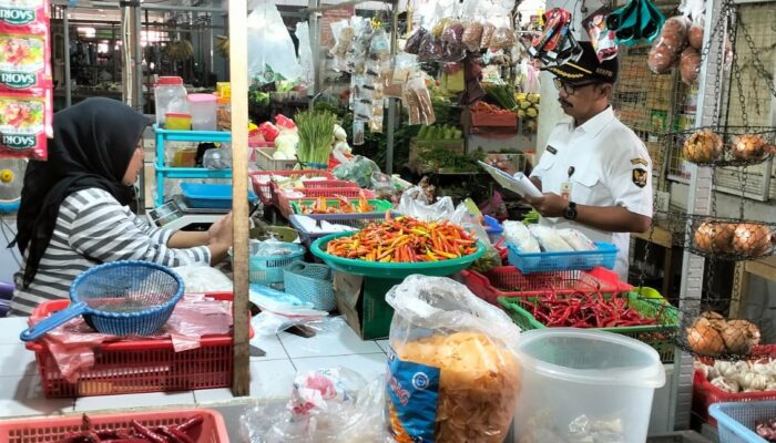 Dinas Ketahanan Pangan Kota Kediri Monitoring Bahan Pokok di Pasar Sentono Betek