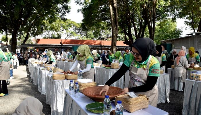 Semarak Ladies Program APEKSI: Istri Kepala Daerah Asyik Nguleg Rujak Cingur di Kenjeran