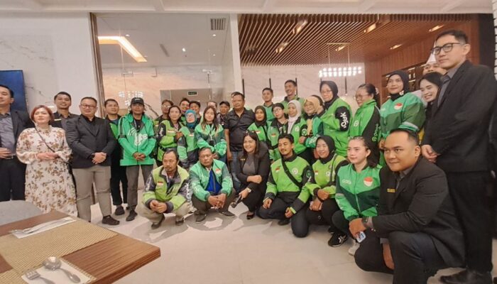 Whiz Luxe Spazio Surabaya Ajak Driver Ojol Brunch Mewah di Anniversary ke-2