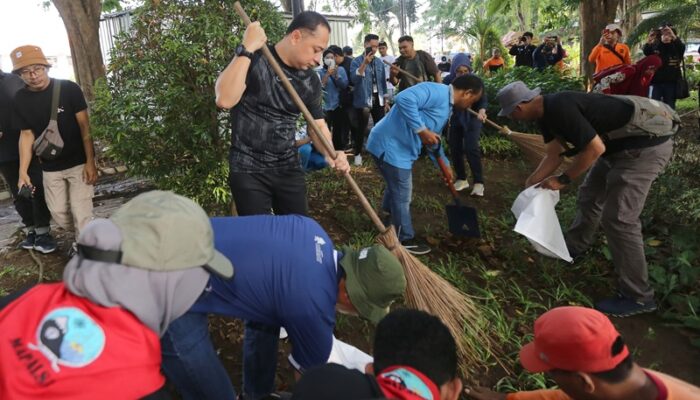 Pemkot Surabaya Bersama PDAM dan Potas Bersihkan Sungai Kalimas, Wali Kota Eri Cahyadi Tekankan Ini!