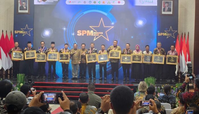 Pemkot Surabaya Raih Tiga Besar Nasional SPM 2024 dengan Nilai 99,83 Persen