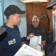 Satpol PP Surabaya Berikan Surat Peringatan ke-3 dan Tertibkan Bangunan di Bantaran Sungai Kalianak