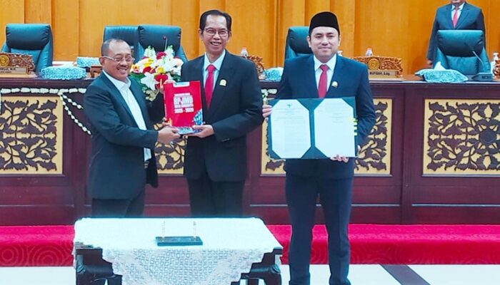Paripurna DPRD Sepakat ‘Lanjutkan’ Pembahasan PDTS Kebun Binatang Kota Surabaya Jadi Perumda