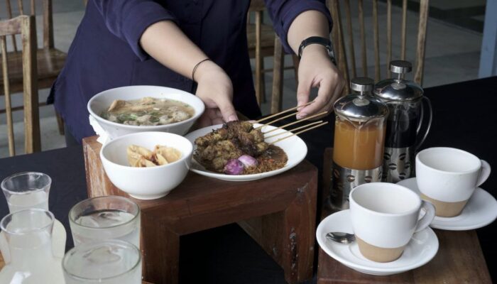 The Local Hawkers, ARTOTEL TS Suites Surabaya Angkat Kuliner UMKM