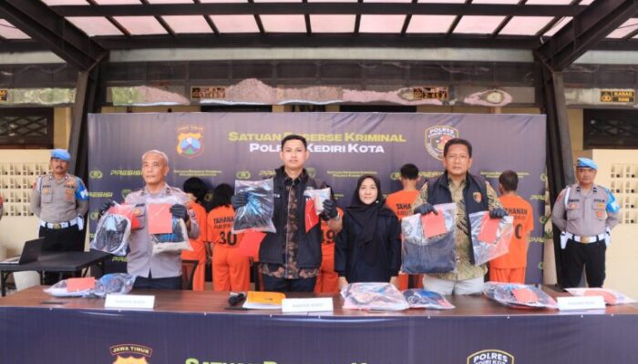 Satreskrim Polres Kediri Kota Amankan 4 Orang Pencuri di Swalayan 