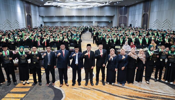 Hadiri Pengukuhan 1020 PPG UINSA, Wali Kota Eri Cahyadi Dorong Guru Melek Teknologi AI