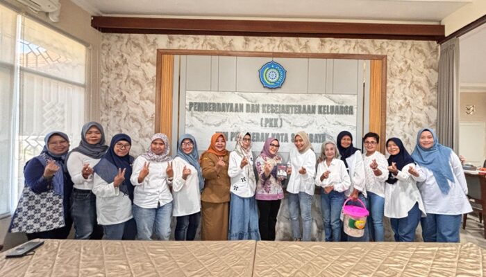 Ketua Perwosi Kota Surabaya Rini Indriyani Terima Kunjungan Line Dance PWI Jatim 