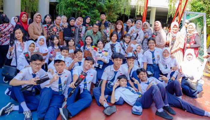 Lepas Alumni, SMP Negeri 1 Surabaya Gelar Acara Kesenian dan Kreasi