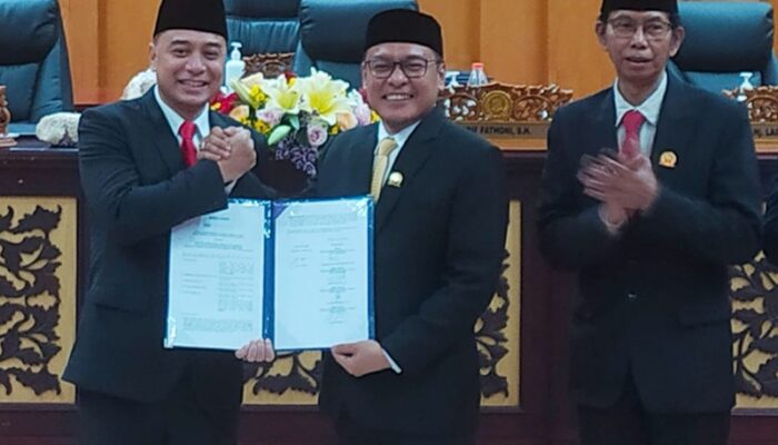 DPRD Surabaya dan Pemkot Tetapkan Rancangan Berita Acara Persetujuan Bersama Tentang LPJ Pelaksanaan APBD 2024