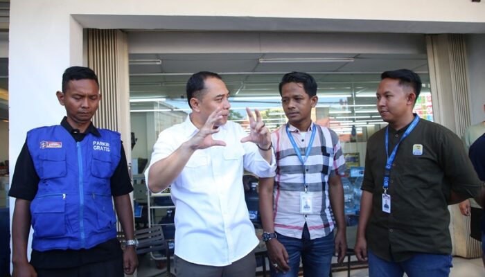Ini Alasan Wali Kota Eri Cahyadi Segel Minimarket yang Tak Sediakan Jukir Resmi