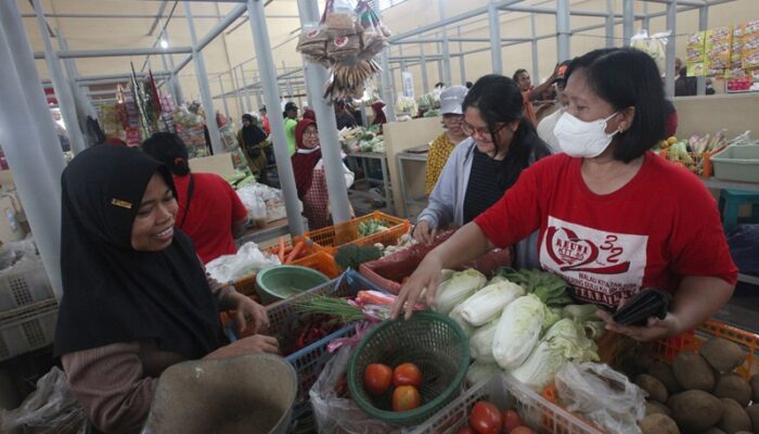 Harga Cabai Rawit Merah dan Tomat Stabil, TPID Surabaya Pastikan Stok Aman