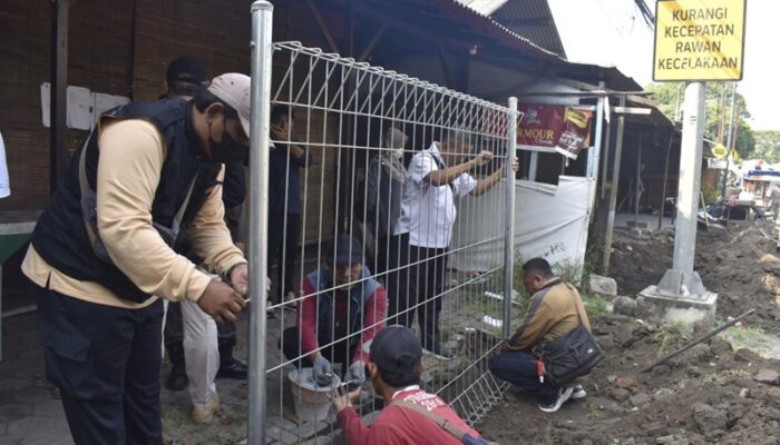 Amankan Aset dan Fasum, Satpol PP Surabaya Tertibkan 22 Bangunan Liar di Ketintang Permai