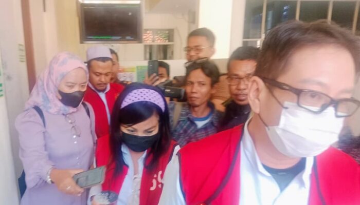 Sidang Perdana di PN Surabaya, Handy dan Tjan Hwan Didakwa Rusak Dua Mobil