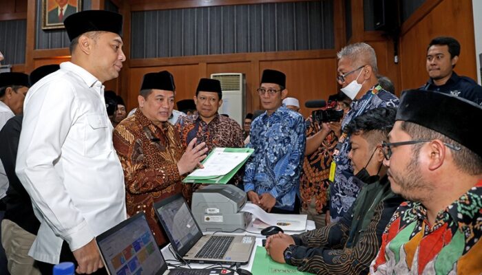 Perkuat Legalitas Tempat Ibadah, Pemkot Surabaya Gelar Ikrar Wakaf Massal