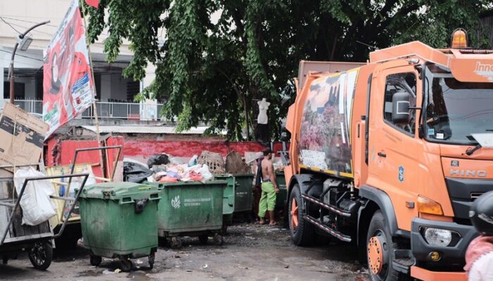 Pemkot Surabaya Berikan Bonus Rp200 Ribu Bagi Warga Pelapor Pembuang Sampah Sembarangan