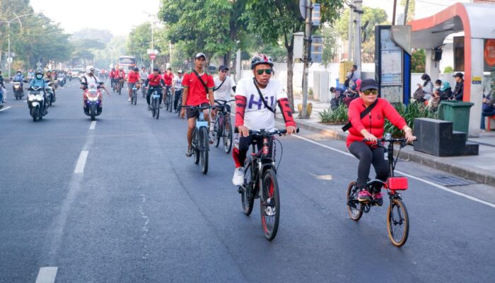 Rayakan Kemerdekaan, Staff Premier Place Hotel Gowes Bersama Keliling Surabaya