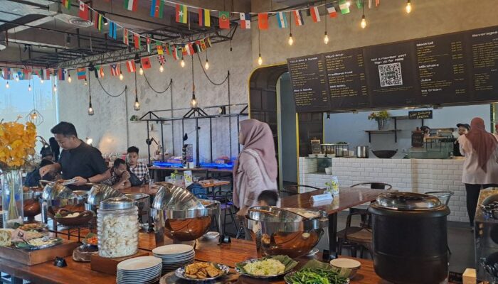 Nikmati Petualangan Kuliner Dunia di YELLO Hotel Jemursari Surabaya