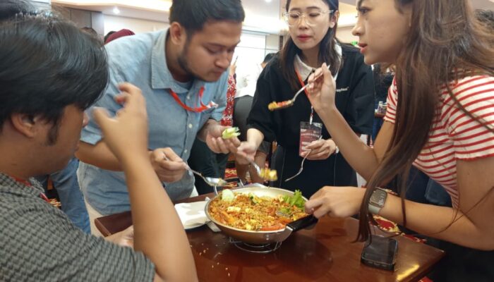 Unik, PrimeBiz Hotel Surabaya Gunakan Lagu Berbasis AI untuk Lomba ManganCuk 2025