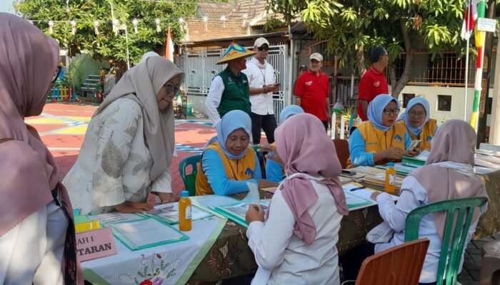 Tim Juri Lòmba dari Pemkab Sidoarjo Kunjungi Wilayah RT 06 RW 14 Perumahaan Graha Penta Bluru Kidul