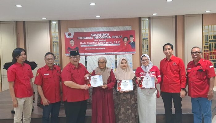 Peduli ‘Wong Cilik’, PDIP Surabaya Salurkan PIP ke Warga Kecamatan Sukolilo