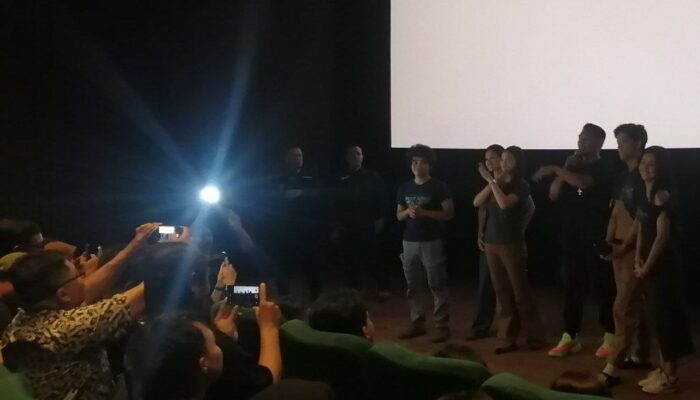 Pemeran Film ‘Pencarian Terakhir’ Sambangi Surabaya, Sapa Penggemar di Royal Plaza