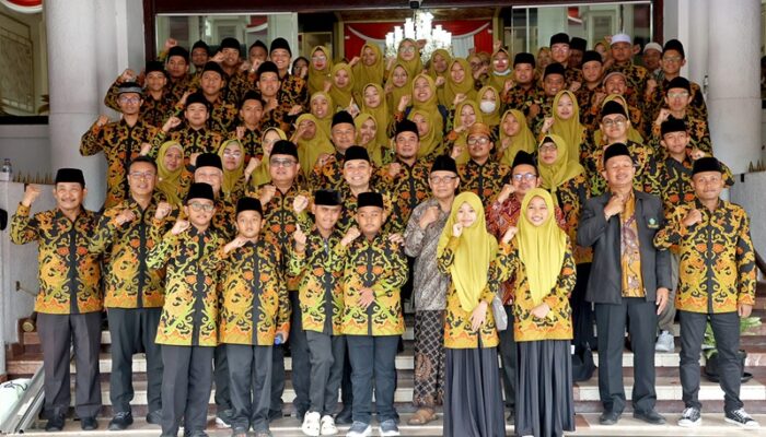 Bidik Juara Umum, Wali Kota Eri Berangkatkan 56 Kafilah MTQ Surabaya ke Jember