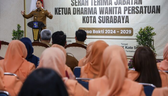 Serah Terima Jabatan DWP Kota Surabaya, Wali Kota Eri Dorong Kolaborasi antar Organisasi Wanita Tangani Masalah Sosial