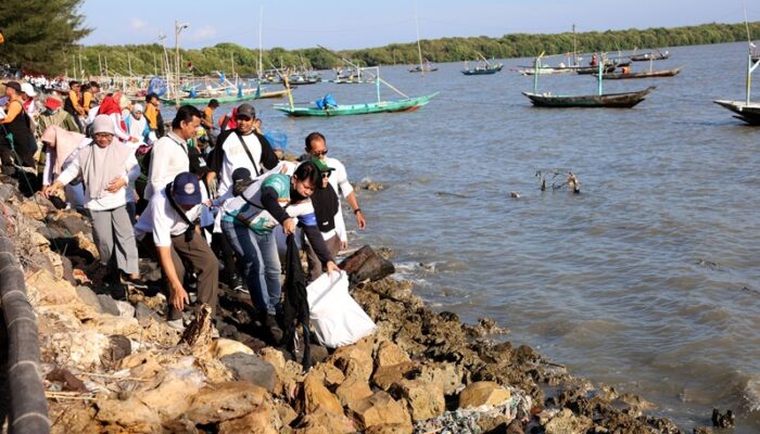 World Cleanup Day, Pemkot Surabaya Ingatkan Masyarakat untuk Kurangi Sampah Plastik