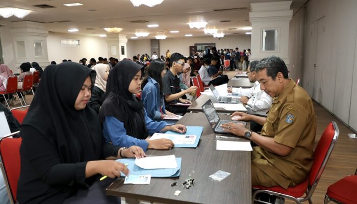 Tak Ada Lagi Kendala Biaya! Surabaya Biayai 5.908 Mahasiswa di 2025