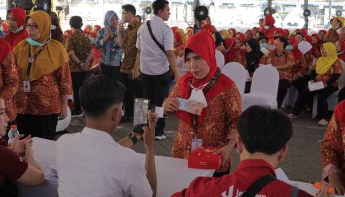 Pemkot Surabaya Salurkan BLT DBHCHT 2025 untuk 8.767 Penerima