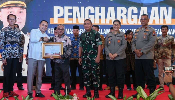 Pemkot Surabaya Beri Penghargaan untuk 37 Warga yang Berani Jaga Keamanan Kota