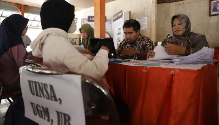 Lebih dari 5.000 Mahasiswa Surabaya Dapat Kesempatan Beasiswa Pemuda Tangguh 2025