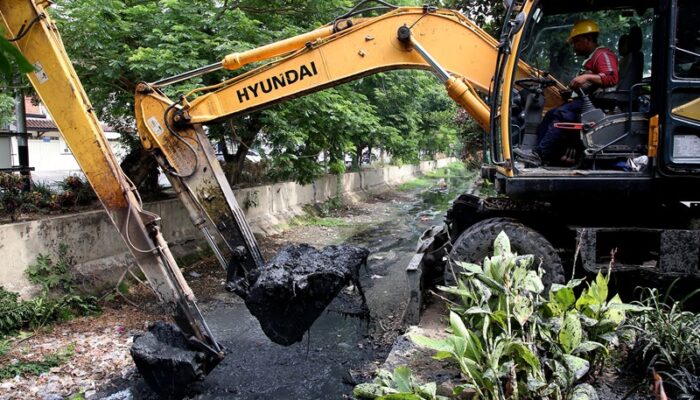 Jelang Musim Hujan, Wali Kota Eri Terapkan Strategi Penanganan Banjir Per Wilayah