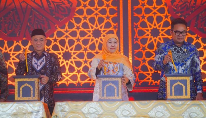 Optimis Jatim Pimpin Ekonomi Halal Nasional, Gubernur Khofifah Luncurkan Program ‘Satu Gerbang’ di Pembukaan FESyar 2025
