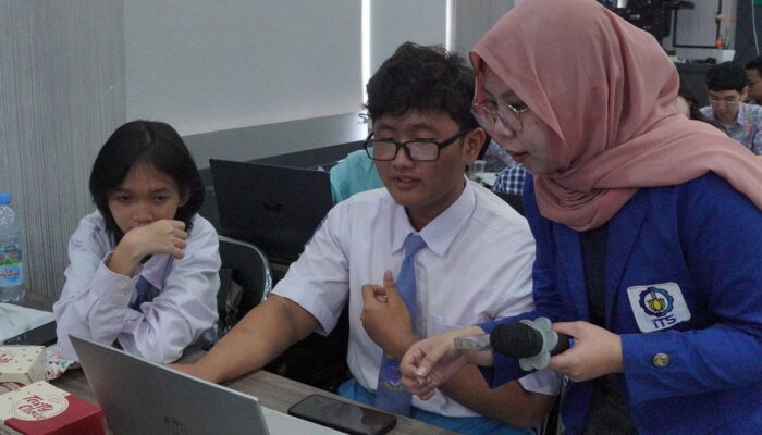 Literasi Digital, ITS Cetak 1.000 Duta AI di Kalangan Siswa Sekolah