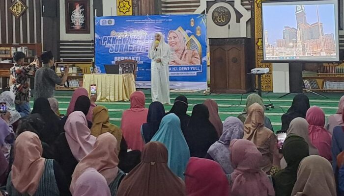 Anak Difabel Jadi Guru, Dewi Yull Ingatkan Ibu Tidak Menuntut Balasan dari Anak Sukses.