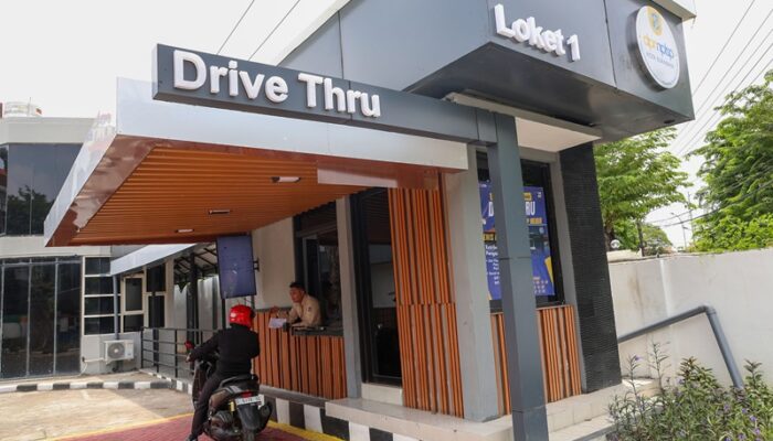 Cepat dan Praktis! Drive Thru Perizinan DPMPTSP Surabaya Hadir di SPP Menur