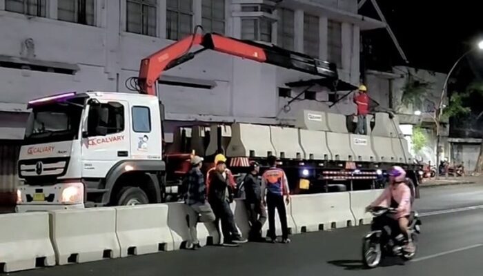 Pemkot Surabaya Pasang Barrier Beton di Jalan Basuki Rachmat, Cegah Kecelakaan dan Pelanggar Lalu Lintas